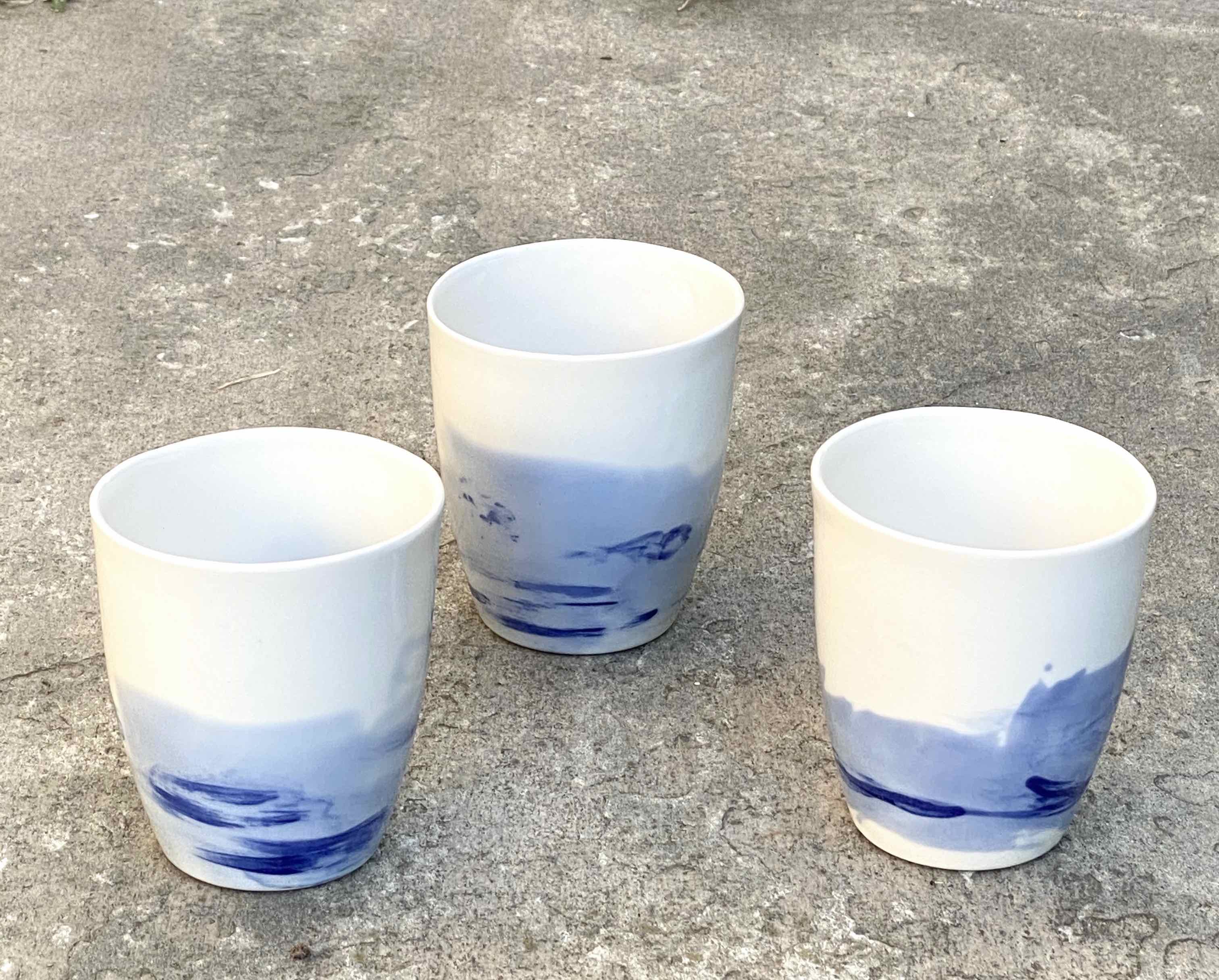 Porcelain beakers with abstract pattern in blue