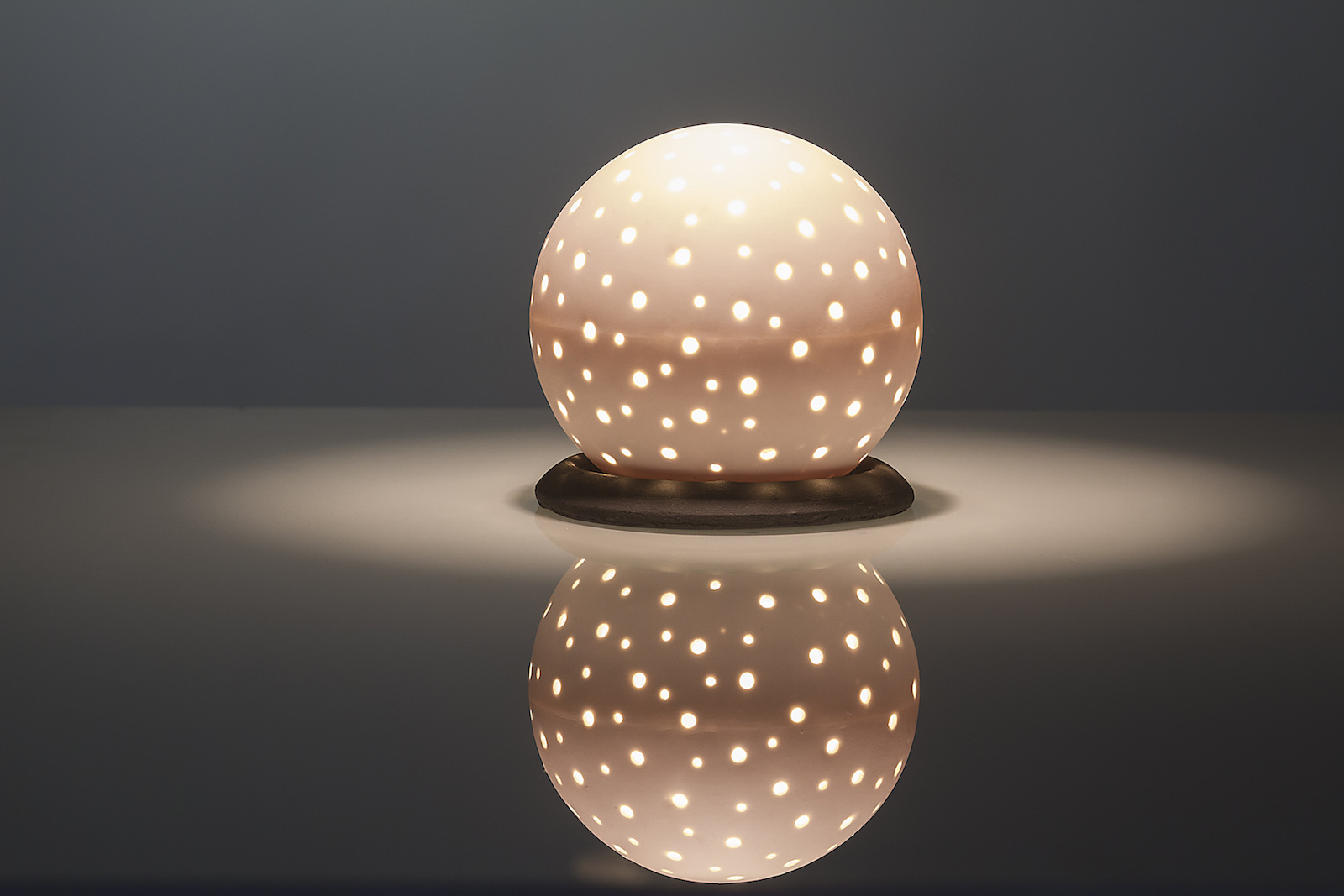 Perforated porcelain globe shaped table lamp