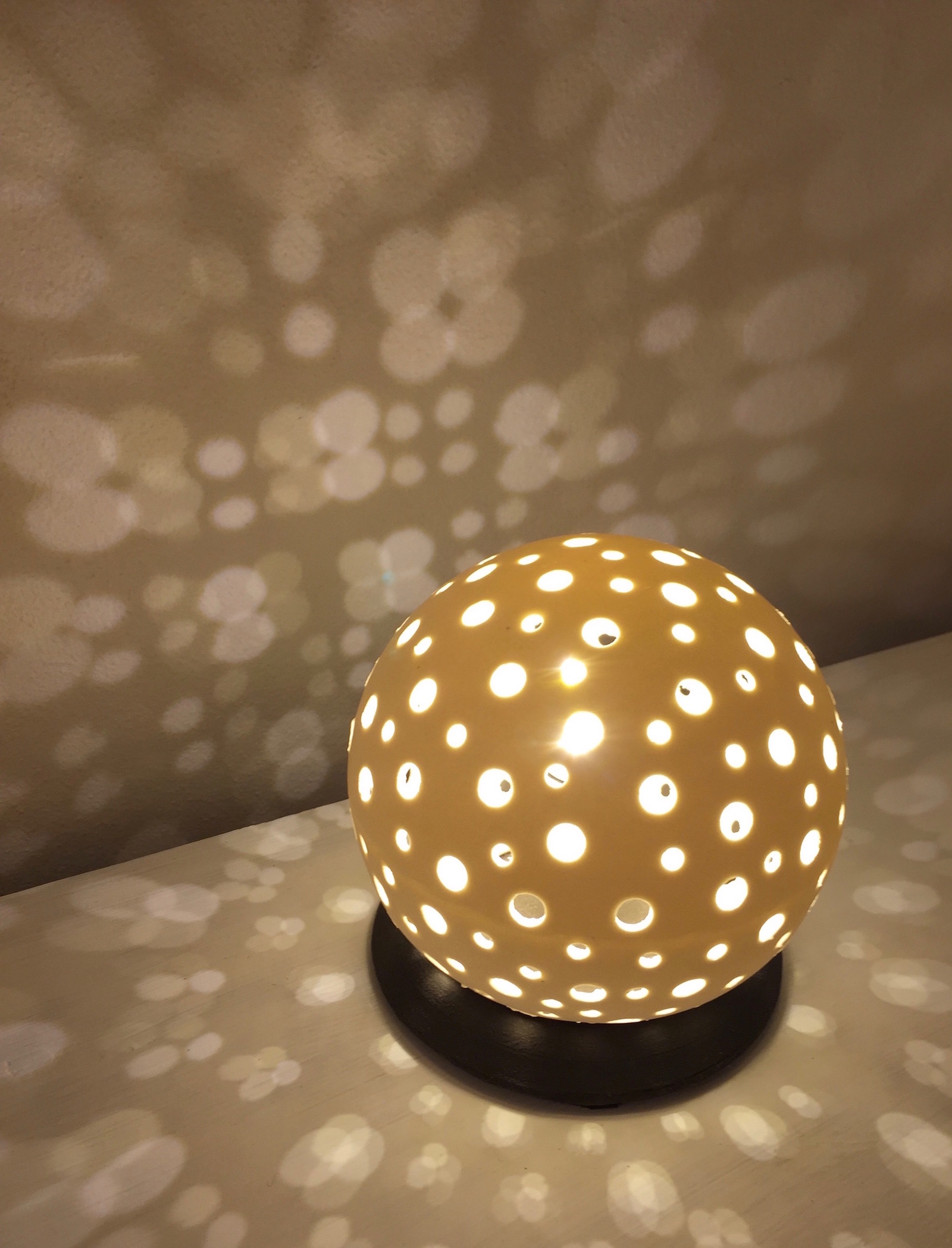 Perforated porcelain globe shaped table lamp